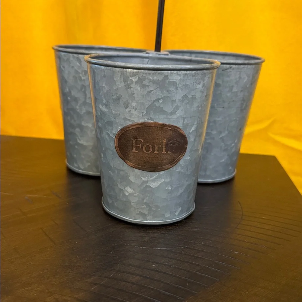 Farmhouse utensil holder